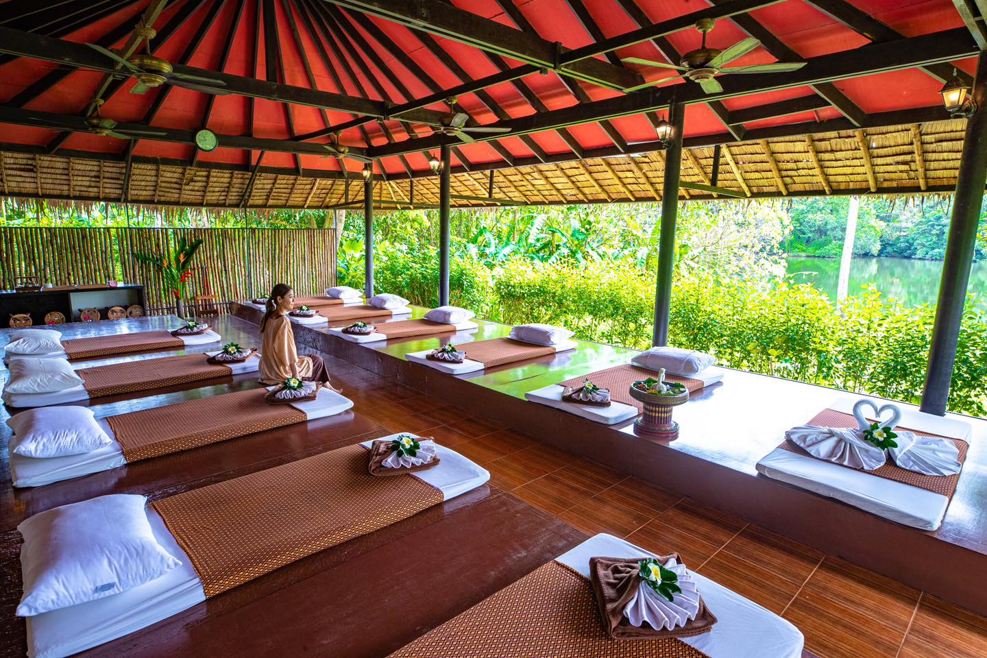 Spa near Patong and Kathu Phuket. Enjoy Thai massage, aromatherapy, spa packages, sauna, jacuzzi, and private rooms at Mookda Spa. Book online and save today.